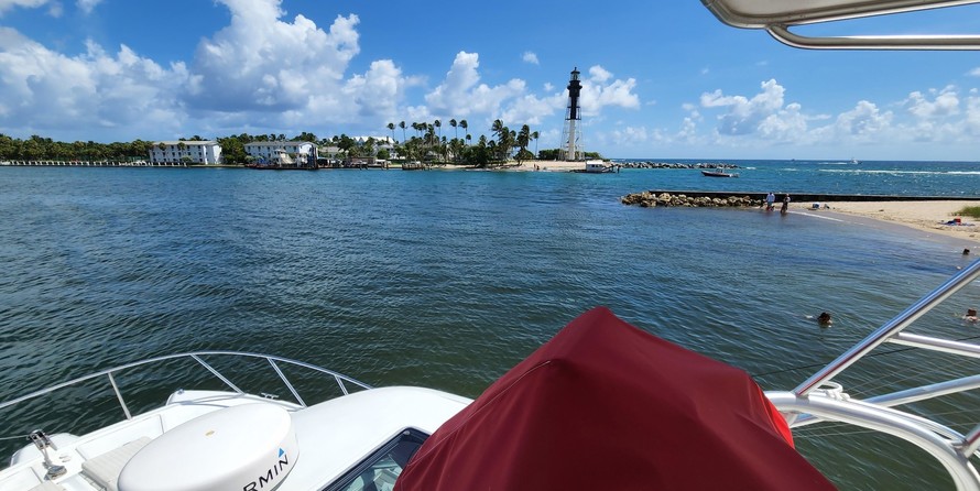 Glacier bay isle runner blue hull 2670