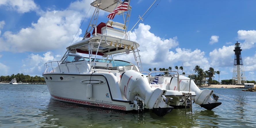 Glacier bay isle runner blue hull 2670