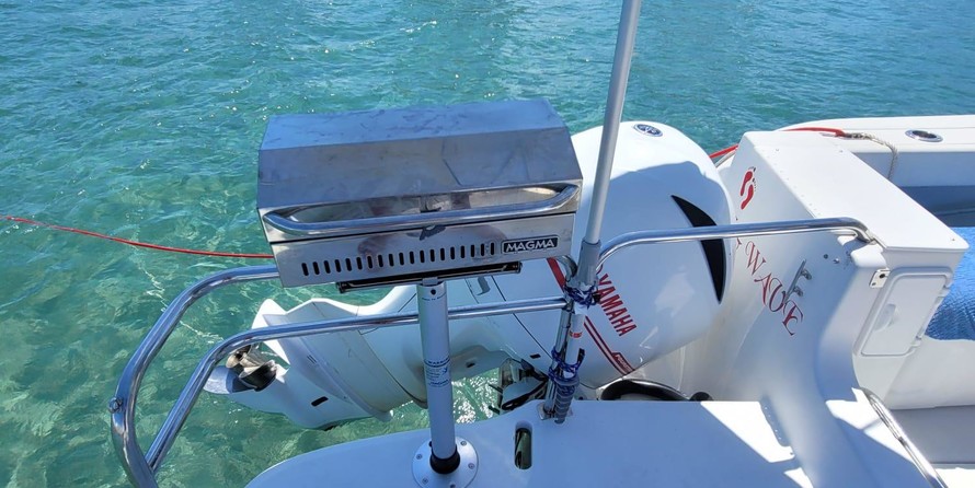 Glacier bay isle runner blue hull 2670