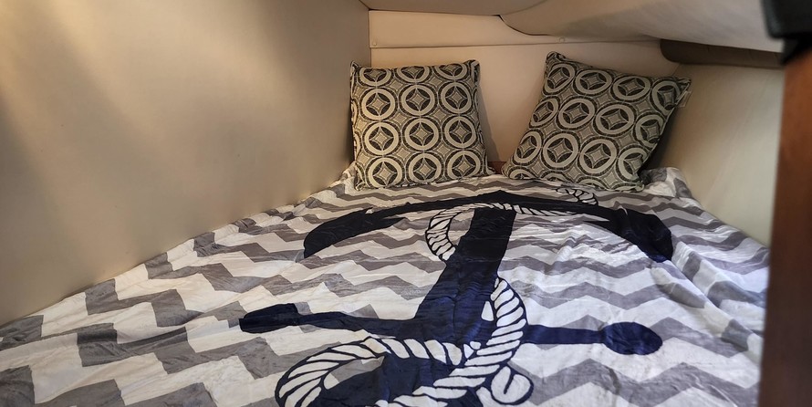 Glacier bay isle runner blue hull 2670