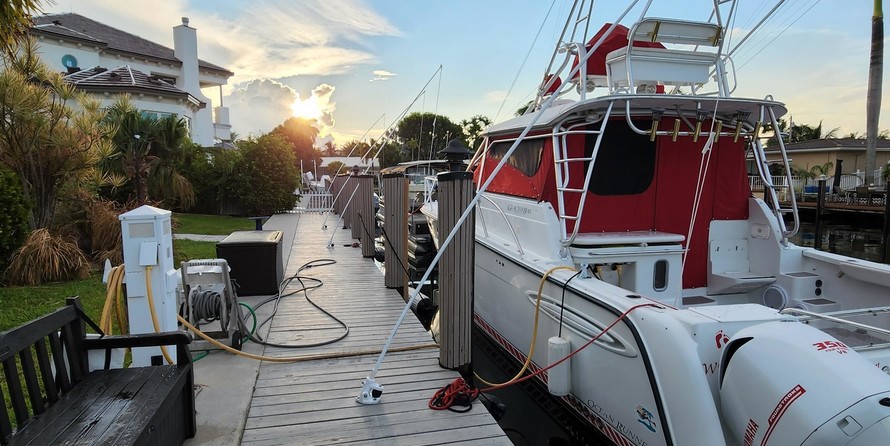 Glacier bay isle runner blue hull 2670