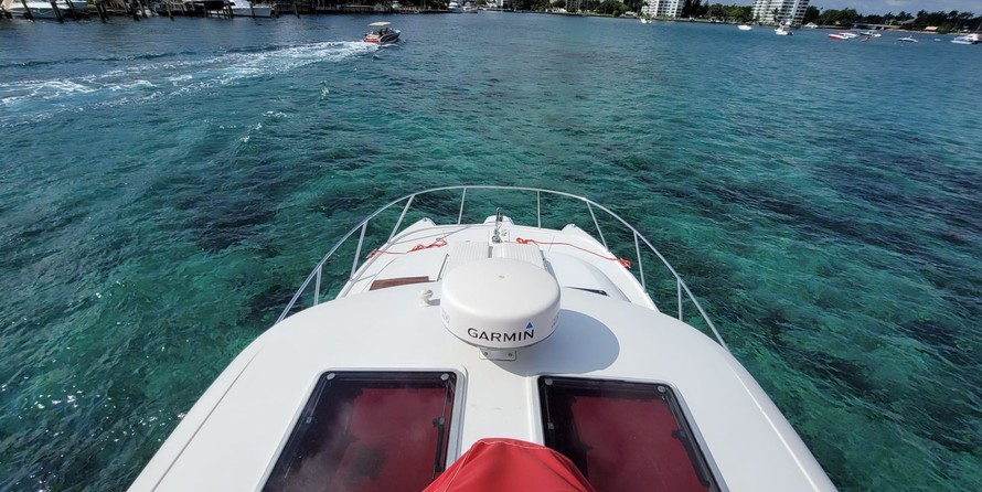 Glacier bay isle runner blue hull 2670