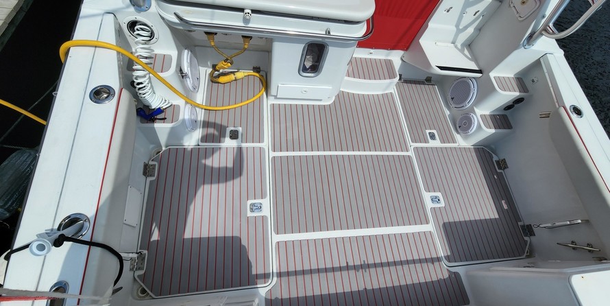 Glacier bay isle runner blue hull 2670