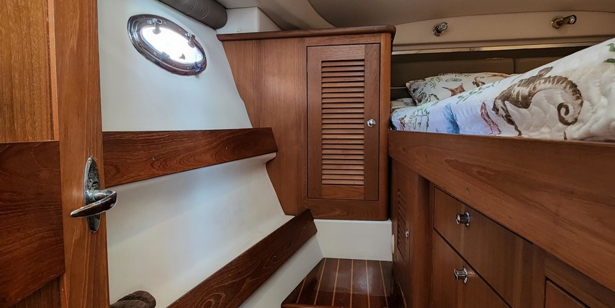 Glacier bay isle runner blue hull 2670