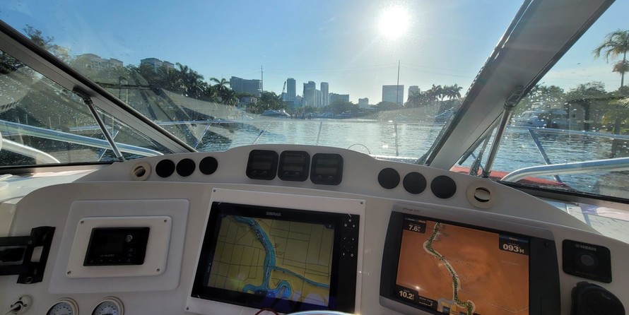 Glacier bay isle runner blue hull 2670