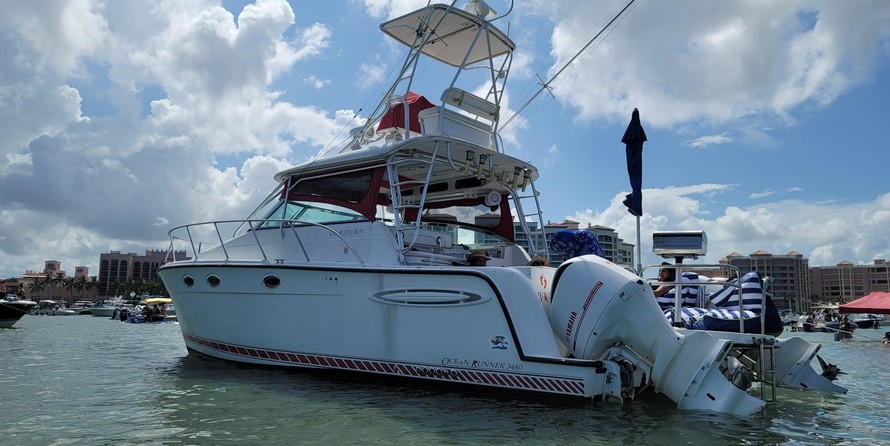 Glacier bay isle runner blue hull 2670