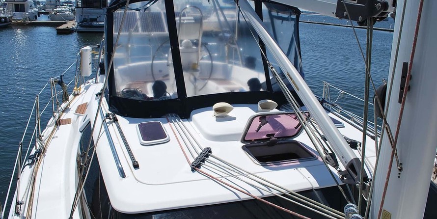 Marlow-Hunter 50 Center Cockpit