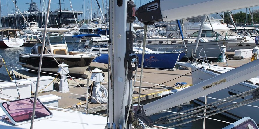 Marlow-Hunter 50 Center Cockpit