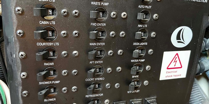 Marlow-Hunter 50 Center Cockpit