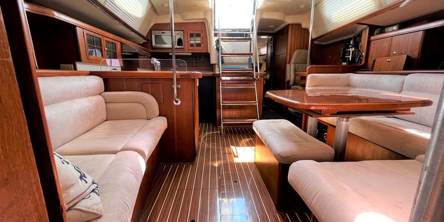 Marlow-Hunter 50 Center Cockpit