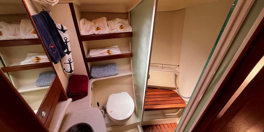 Marlow-Hunter 50 Center Cockpit