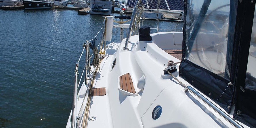 Marlow-Hunter 50 Center Cockpit