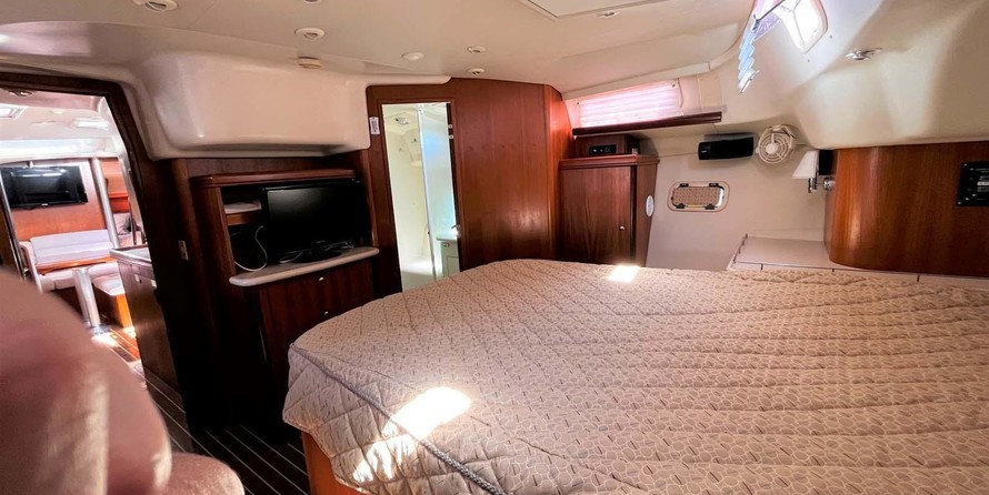 Marlow-Hunter 50 Center Cockpit