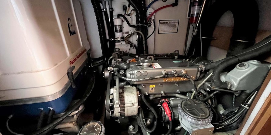 Marlow-Hunter 50 Center Cockpit