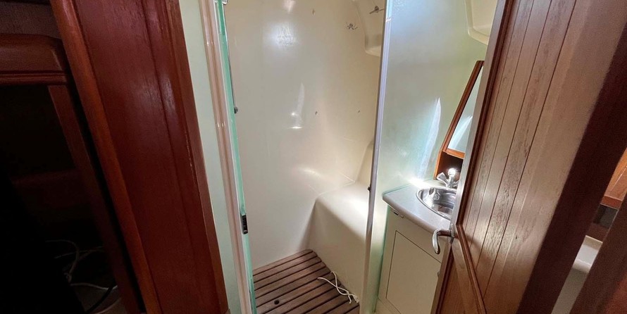 Marlow-Hunter 50 Center Cockpit