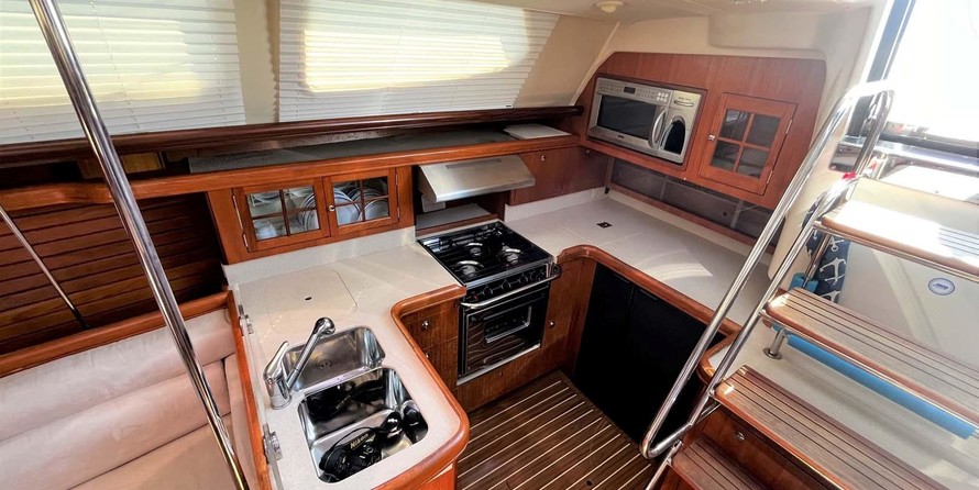 Marlow-Hunter 50 Center Cockpit