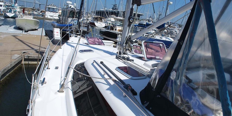 Marlow-Hunter 50 Center Cockpit