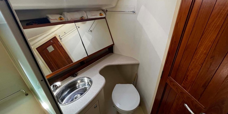 Marlow-Hunter 50 Center Cockpit