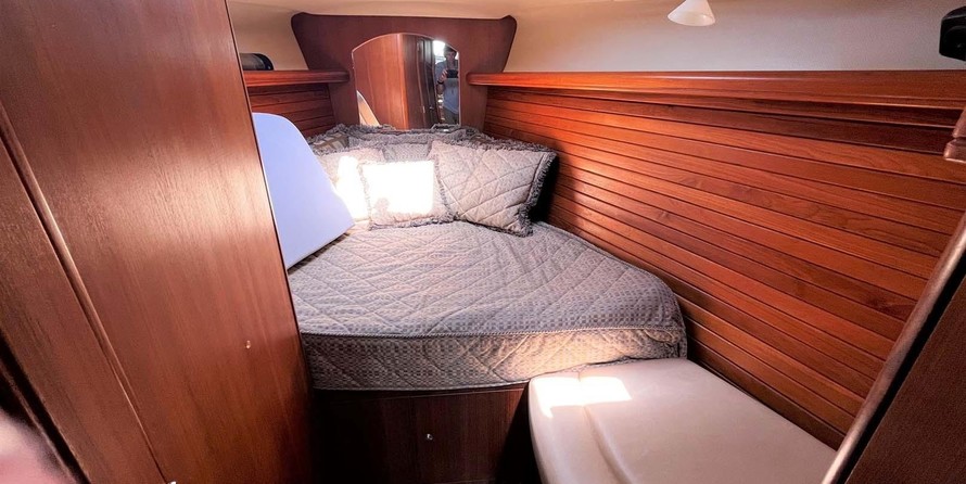 Marlow-Hunter 50 Center Cockpit