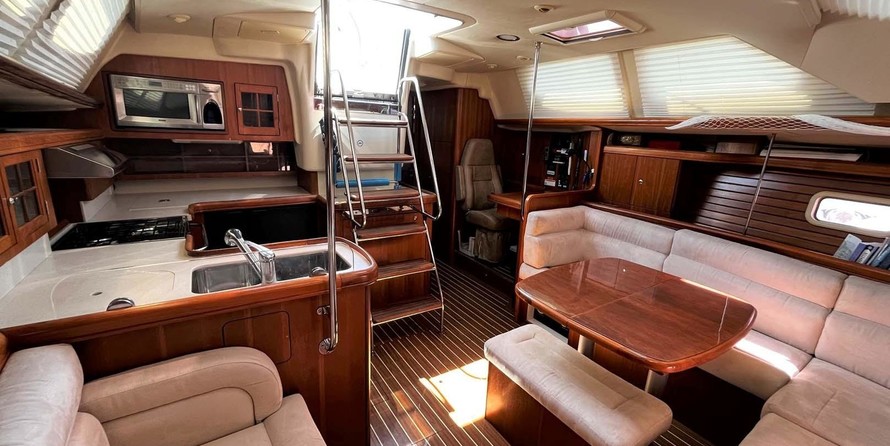 Marlow-Hunter 50 Center Cockpit