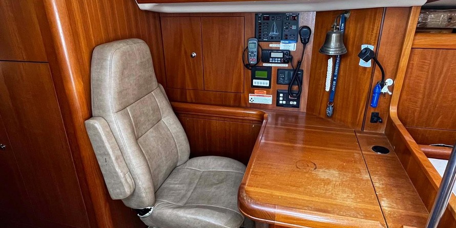 Marlow-Hunter 50 Center Cockpit