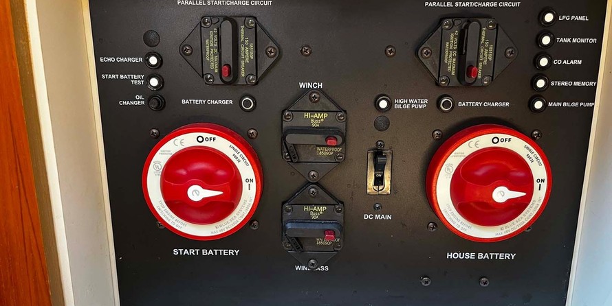 Marlow-Hunter 50 Center Cockpit