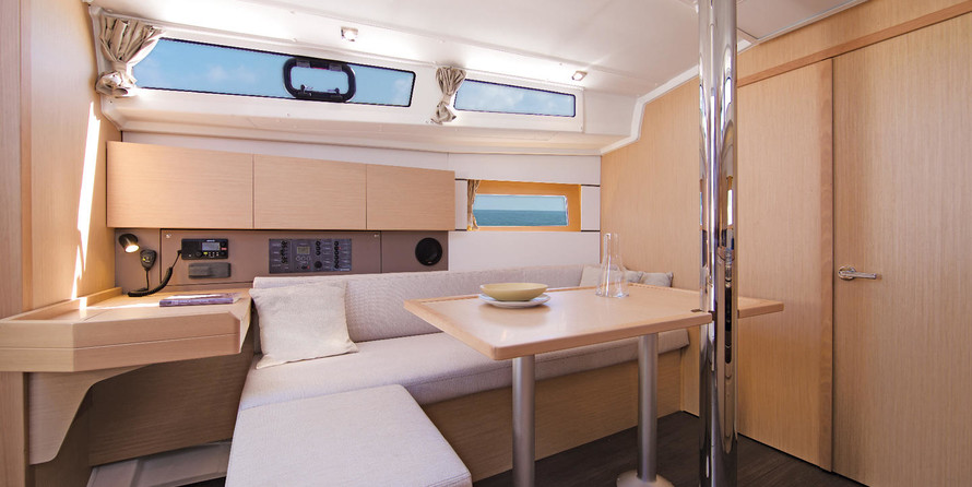 Beneteau Oceanis 38.1