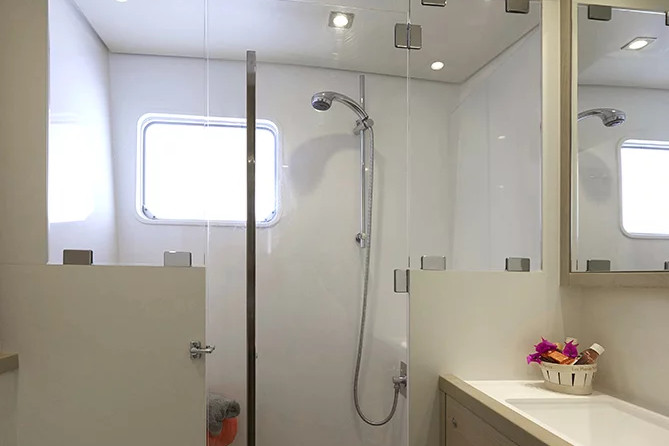 Lagoon 620 - 6 + 2 cab.