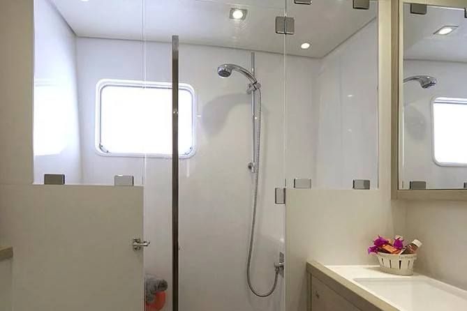 Lagoon 620 - 6 + 2 cab.