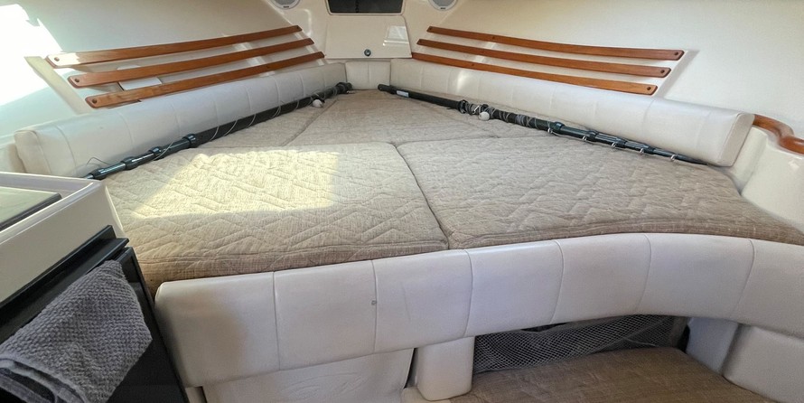 Grady-White Express 330