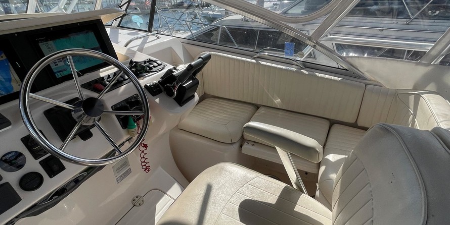 Grady-White Express 330