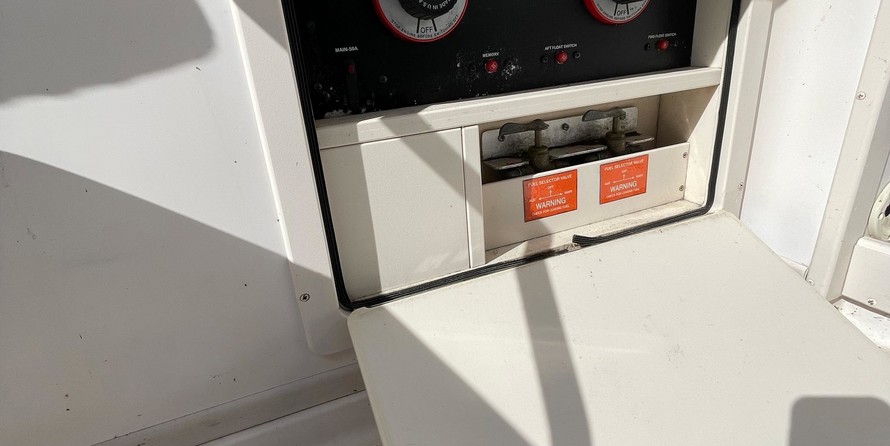 Grady-White Express 330