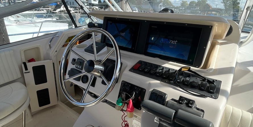 Grady-White Express 330