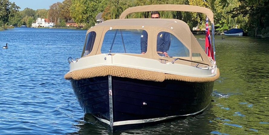 Interboat intender 700