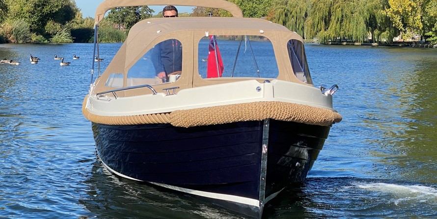 Interboat intender 700