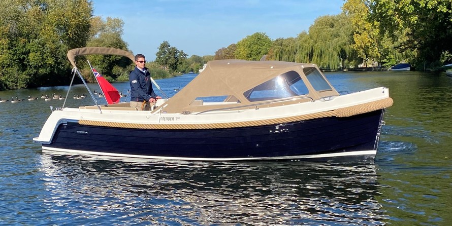 Interboat intender 700