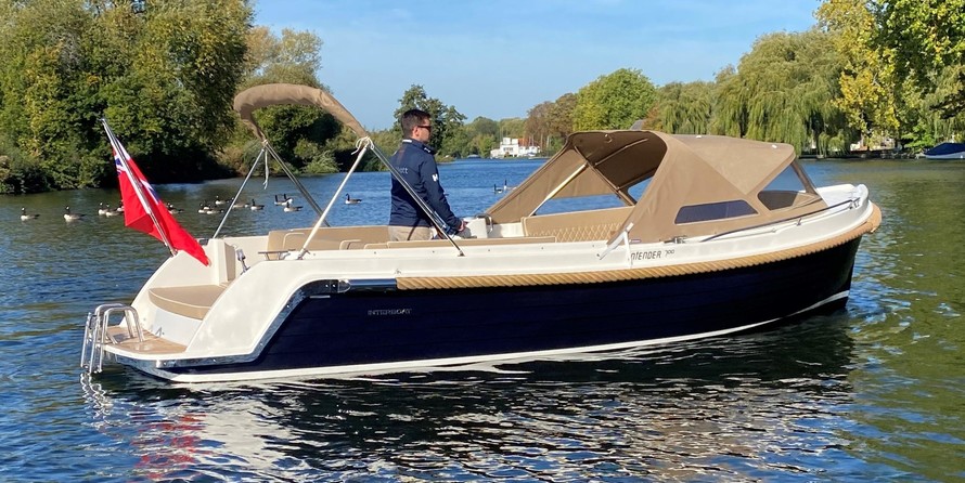 Interboat intender 700