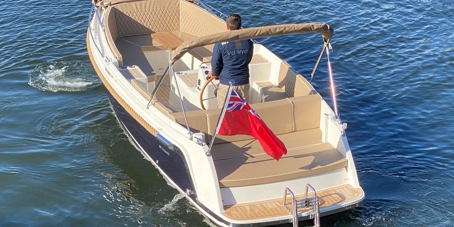 Interboat intender 700