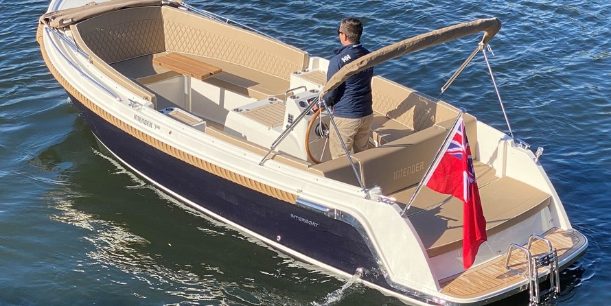 Interboat intender 700