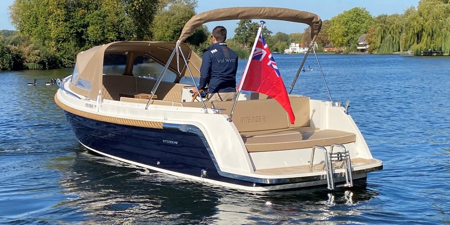 Interboat intender 700