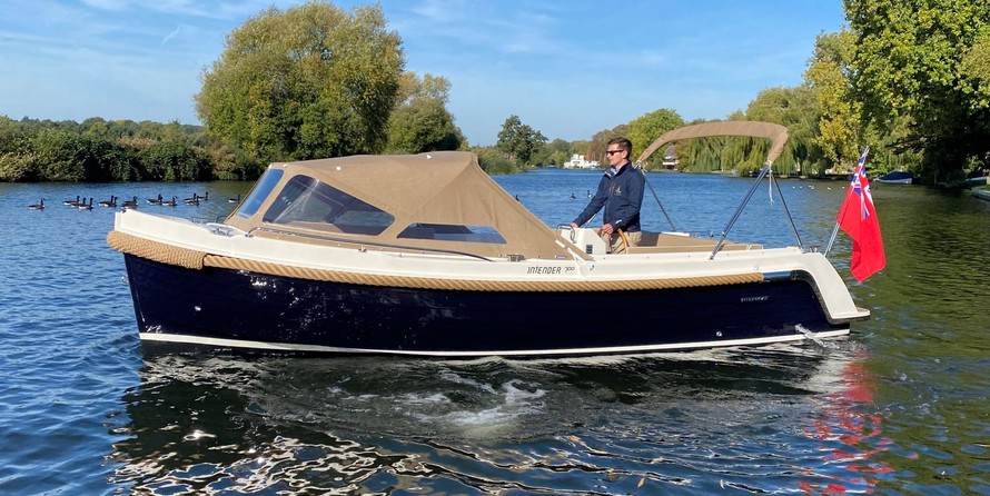 Interboat intender 700