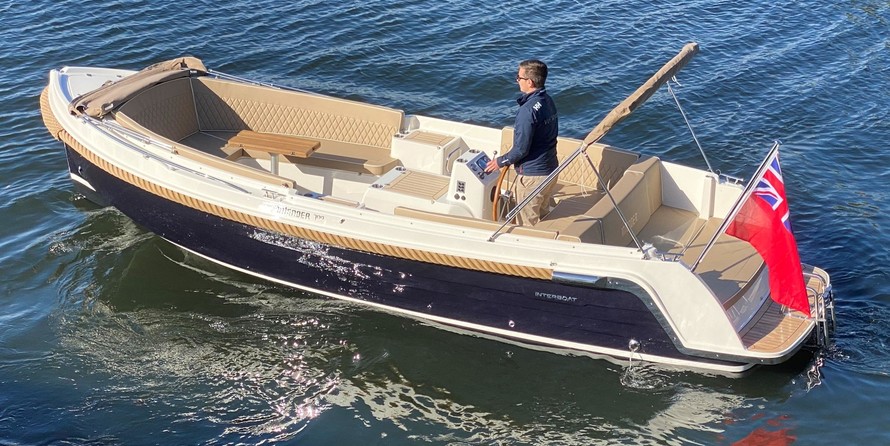 Interboat intender 700