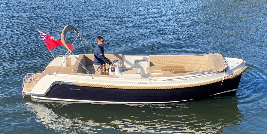 Interboat intender 700
