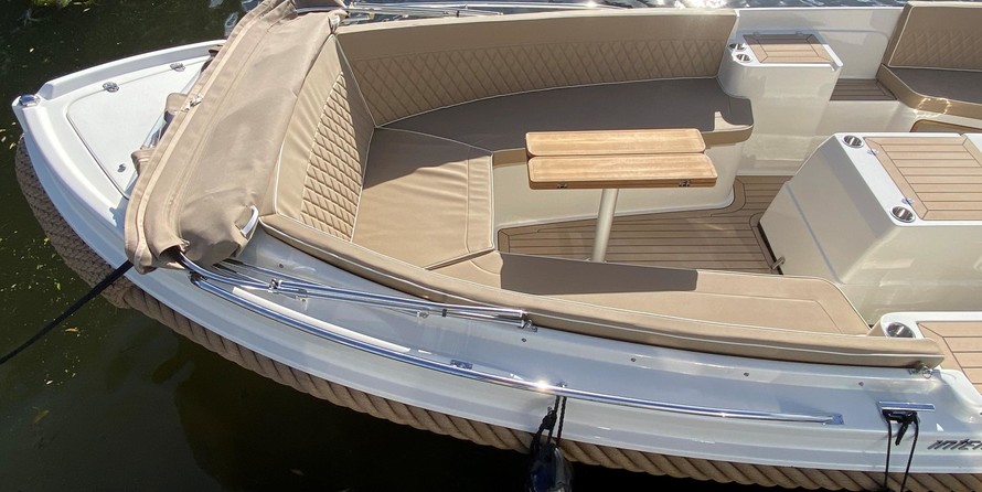 Interboat intender 700