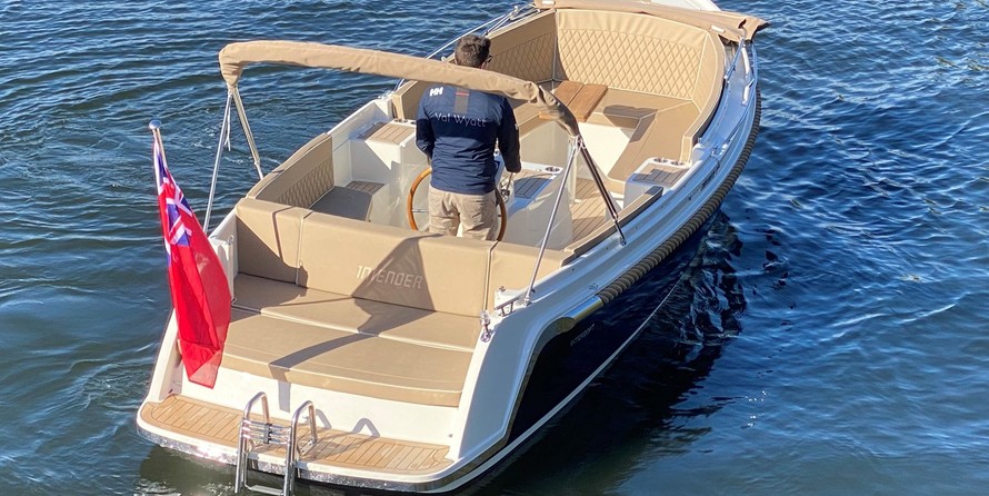 Interboat intender 700