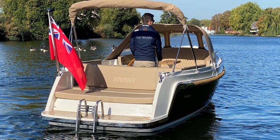 Interboat intender 700