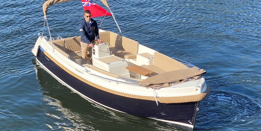 Interboat intender 700