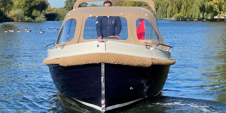 Interboat intender 700