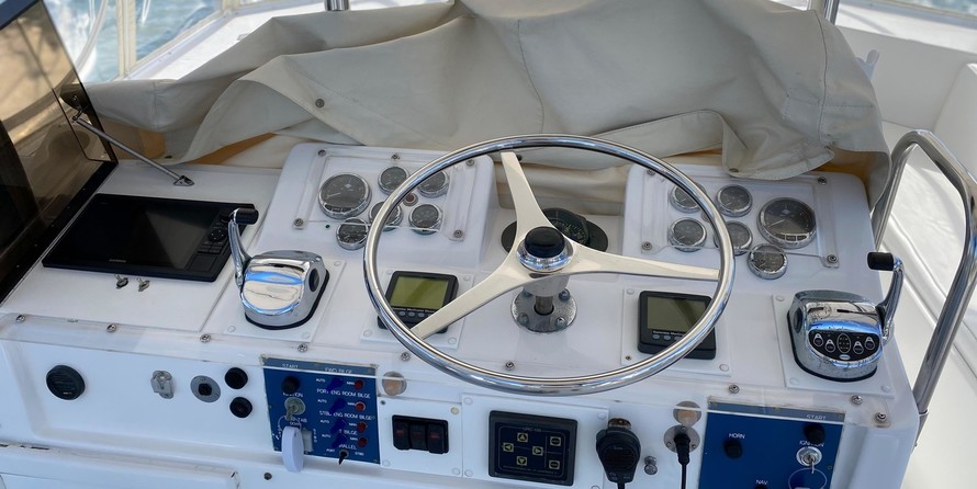 Hatteras 77 Convertible