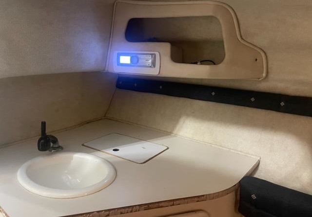 Sea ray 215 express cruiser